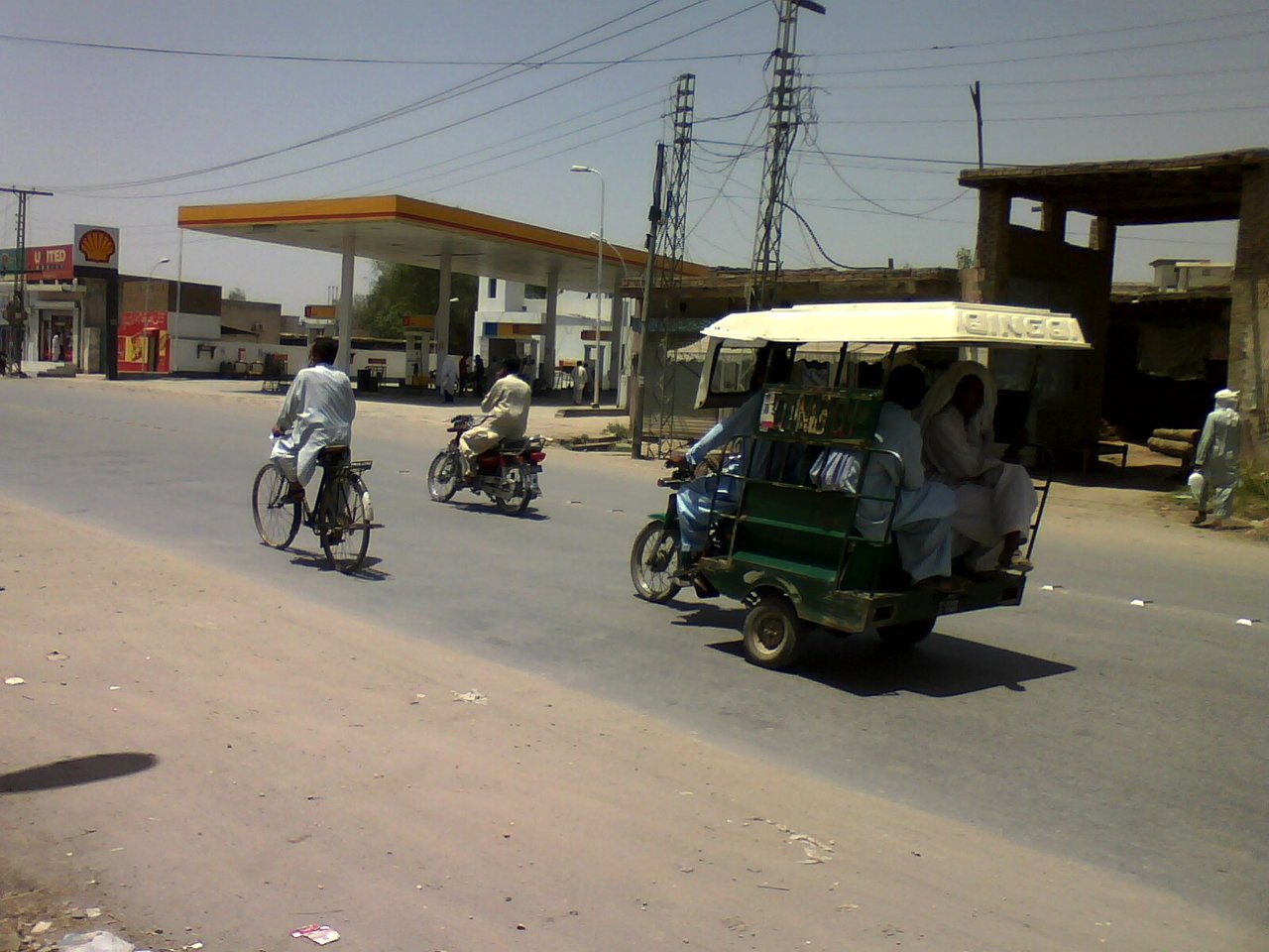 A street view of Dera Ismail Khan, Khyber Pakhtunkhwa, in an archival photograph