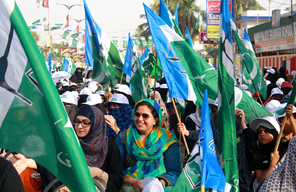 A large crowd of Jamaat-e-Islami supporters at an outdoor political gathering in Karachi