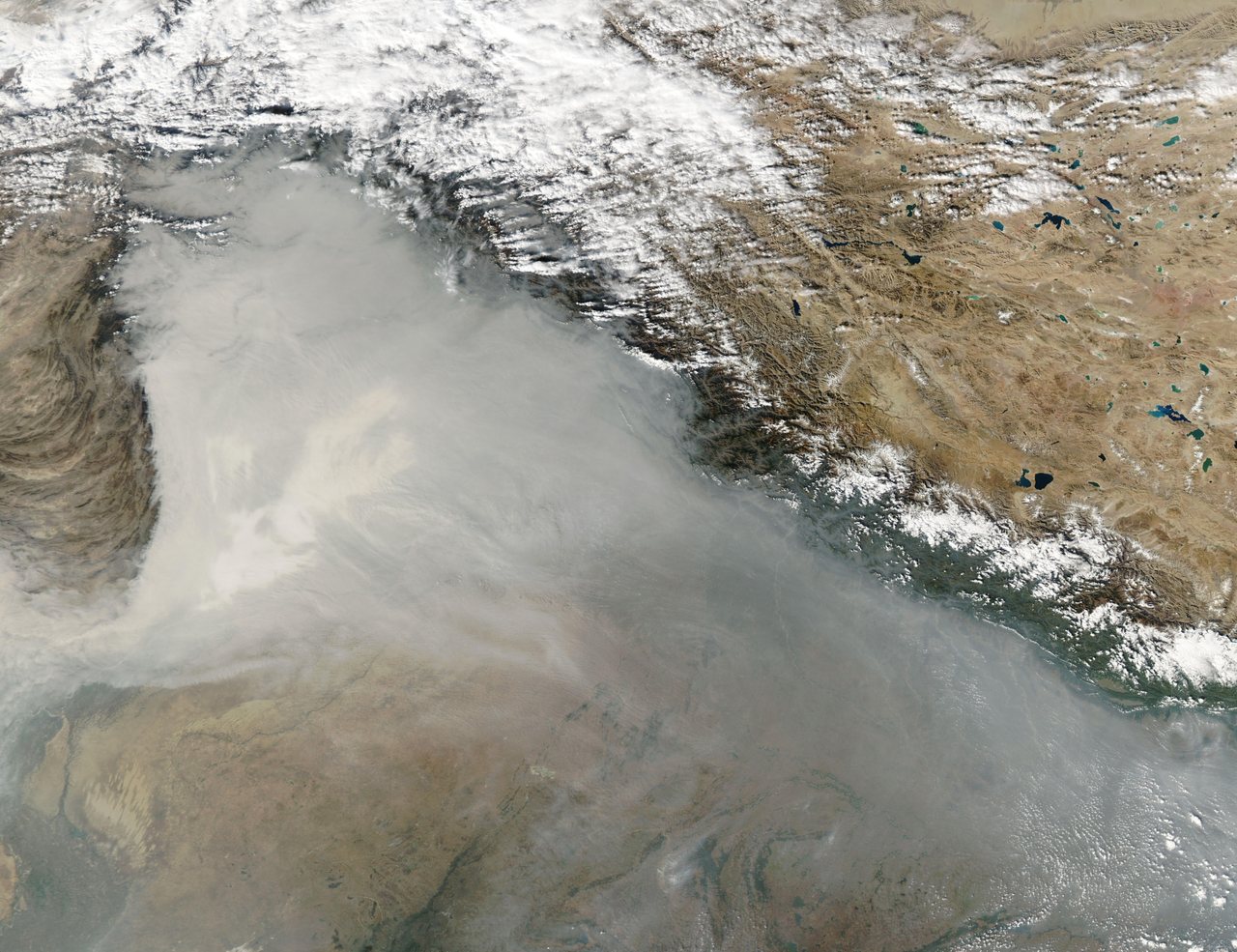 Satellite view of a grey haze blanketing northern Pakistan and the Punjab plains