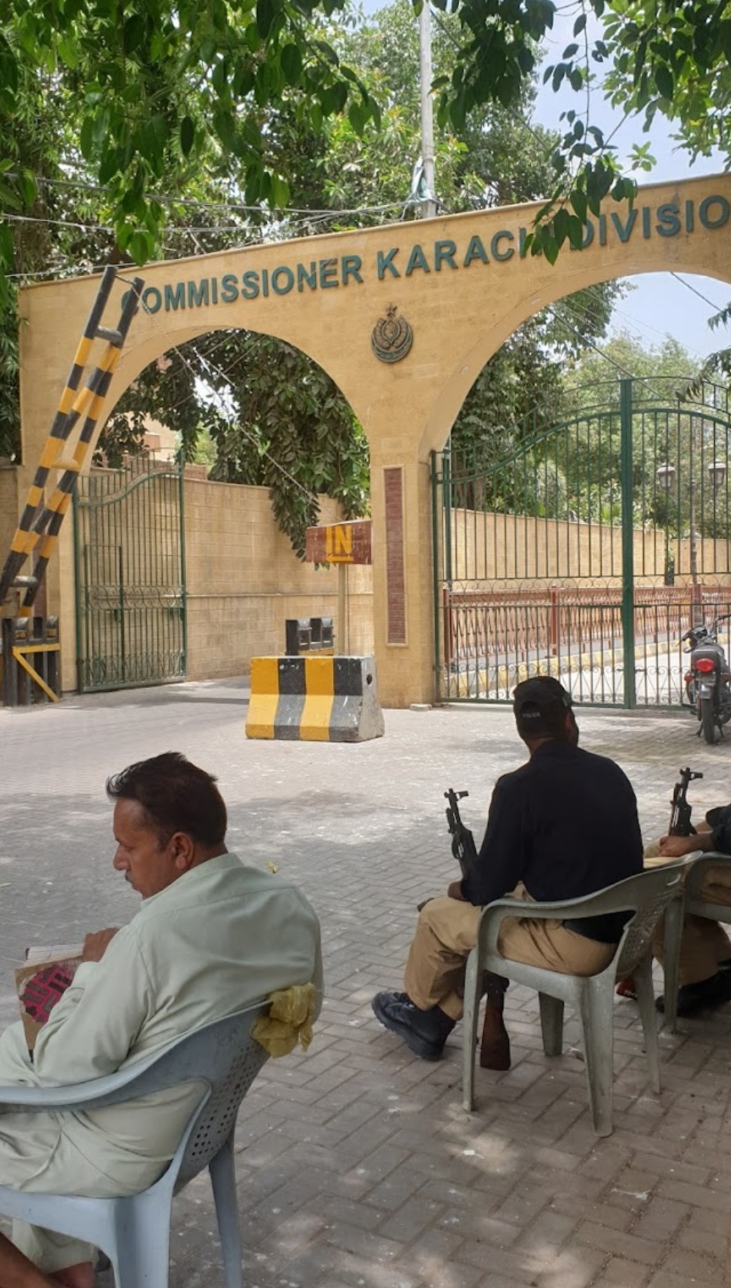 Entrance of the Karachi Commissioner Office, a colonial-era Sindh government building, photographed in August 2021.