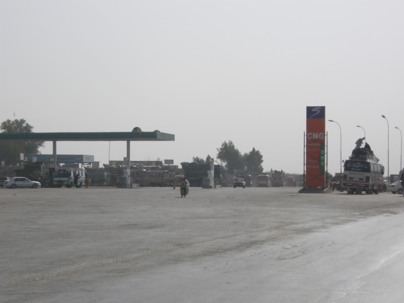 A Pakistan State Oil petrol and CNG station with pumps and a canopy beside a road in Hyderabad, Sindh.