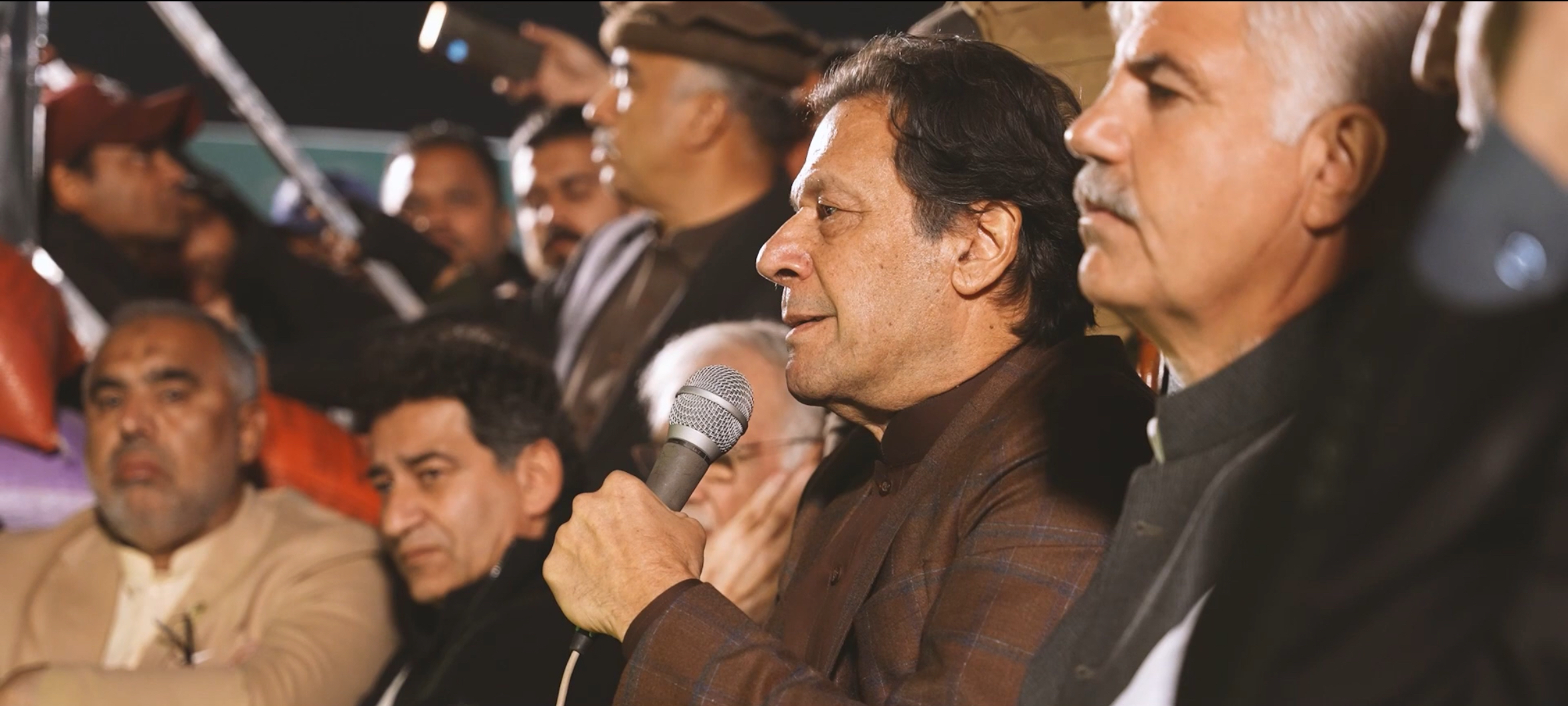 Pakistan Tehreek-e-Insaf supporters marching along a road during the party's 'Haqeeqi Azadi March II' in November 2022