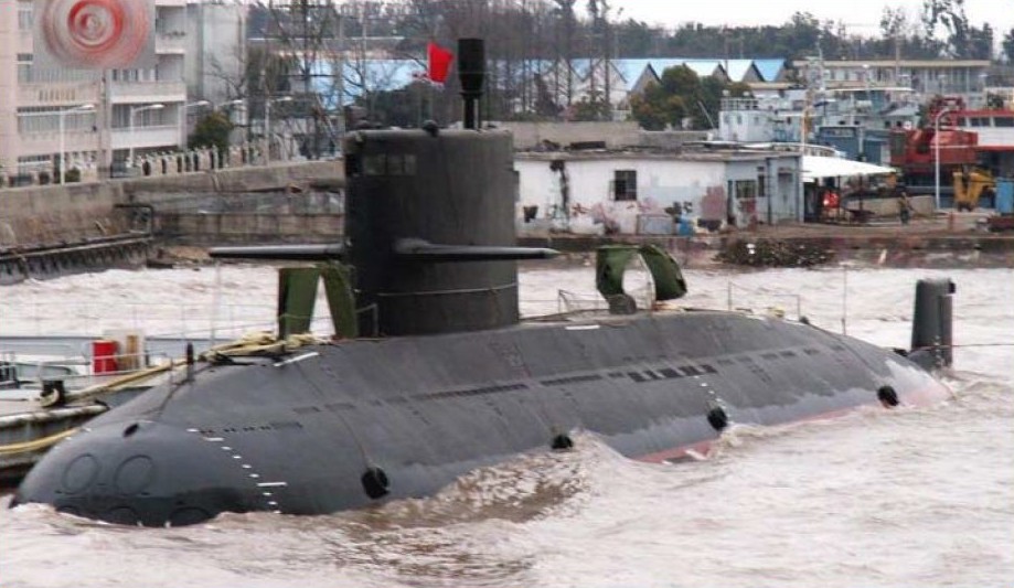 A Chinese Yuan-class (Type 039A) diesel-electric attack submarine surfaced at sea