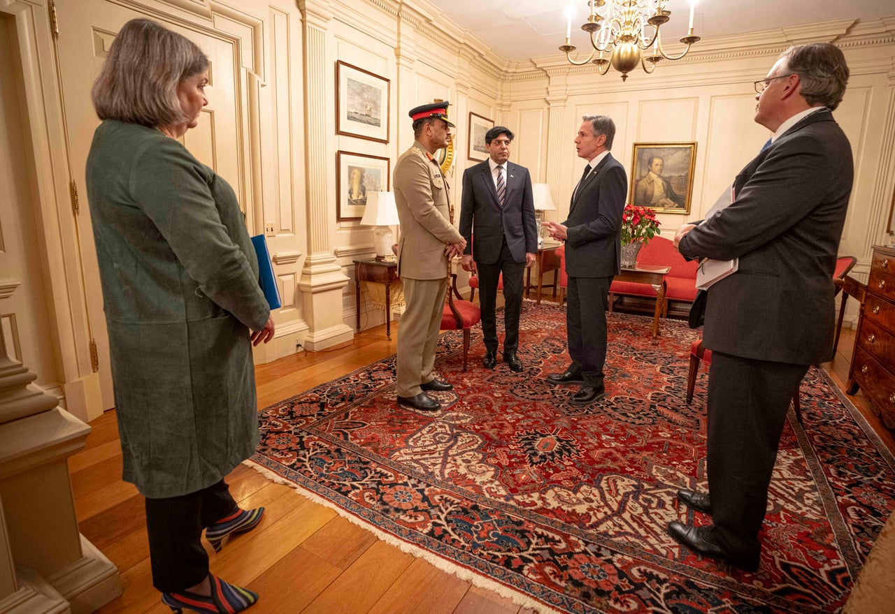 Pakistan's army chief seated with a US official during a meeting in Washington.