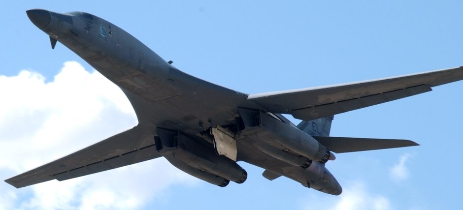 A US Air Force B-1B Lancer in flight, the long-range heavy bomber used in strikes on Iran.