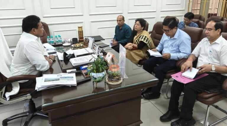 उत्तराखंड सरकार सतर्क : कोविड-19 की स्थिति पर स्वास्थ्य विभाग अलर्ट, स्वास्थ्य सचिव ने दिए सभी तैयारियां चाक-चौबंद रखने के निर्देश