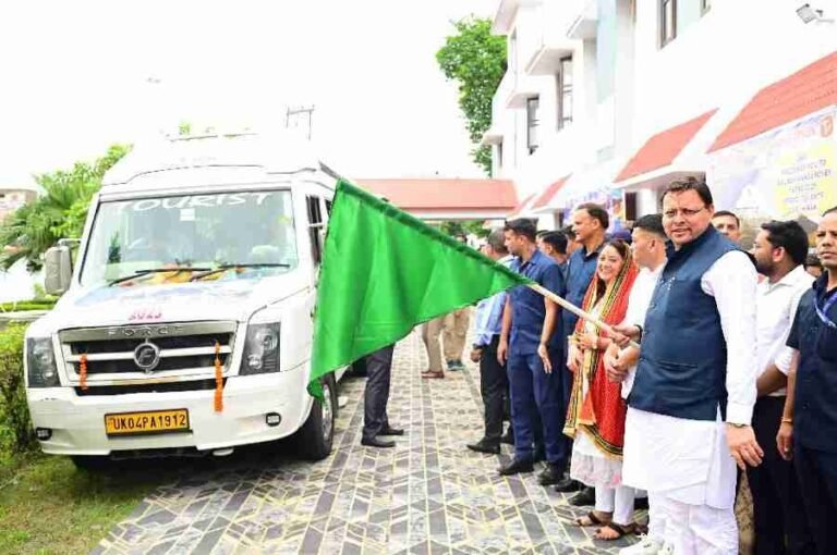 मुख्यमंत्री ने टनकपुर से कैलाश मानसरोवर यात्रा के पहले दल को हरी झंडी दिखाकर किया रवाना, देवभूमि से शिवधाम की ओर पहला कदमः मुख्यमंत्री